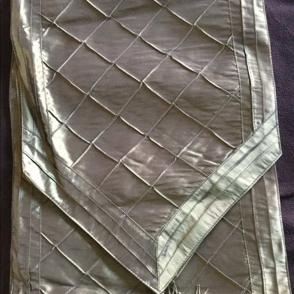 Table runners - Picture 8 of 8